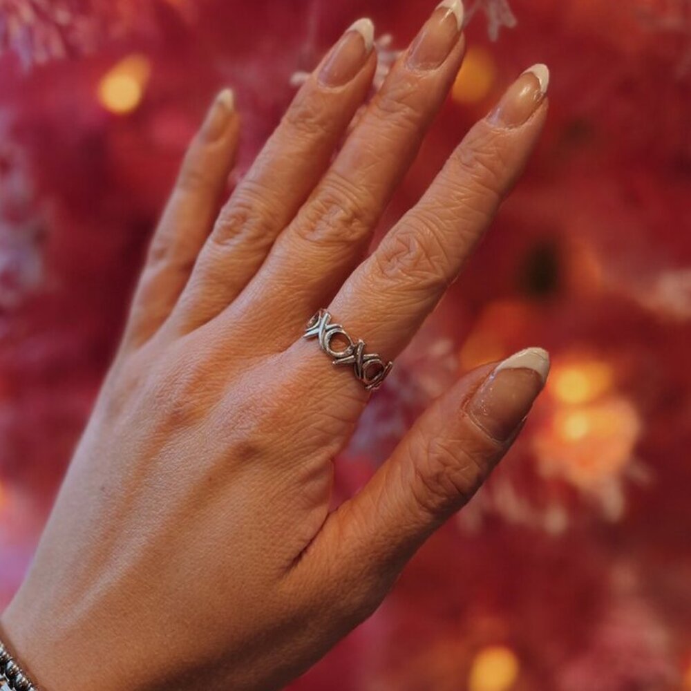 Tiffany & Co. Silver Hugs Kiss XO Band Ring - Size 8 - Picture 3 of 7